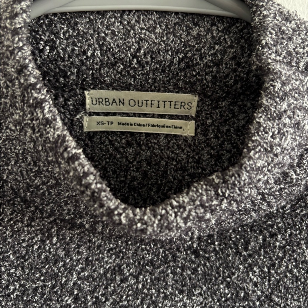 Urban Outfitters Gray Long Sleeve Turtleneck Sweater - Picture 3 of 3